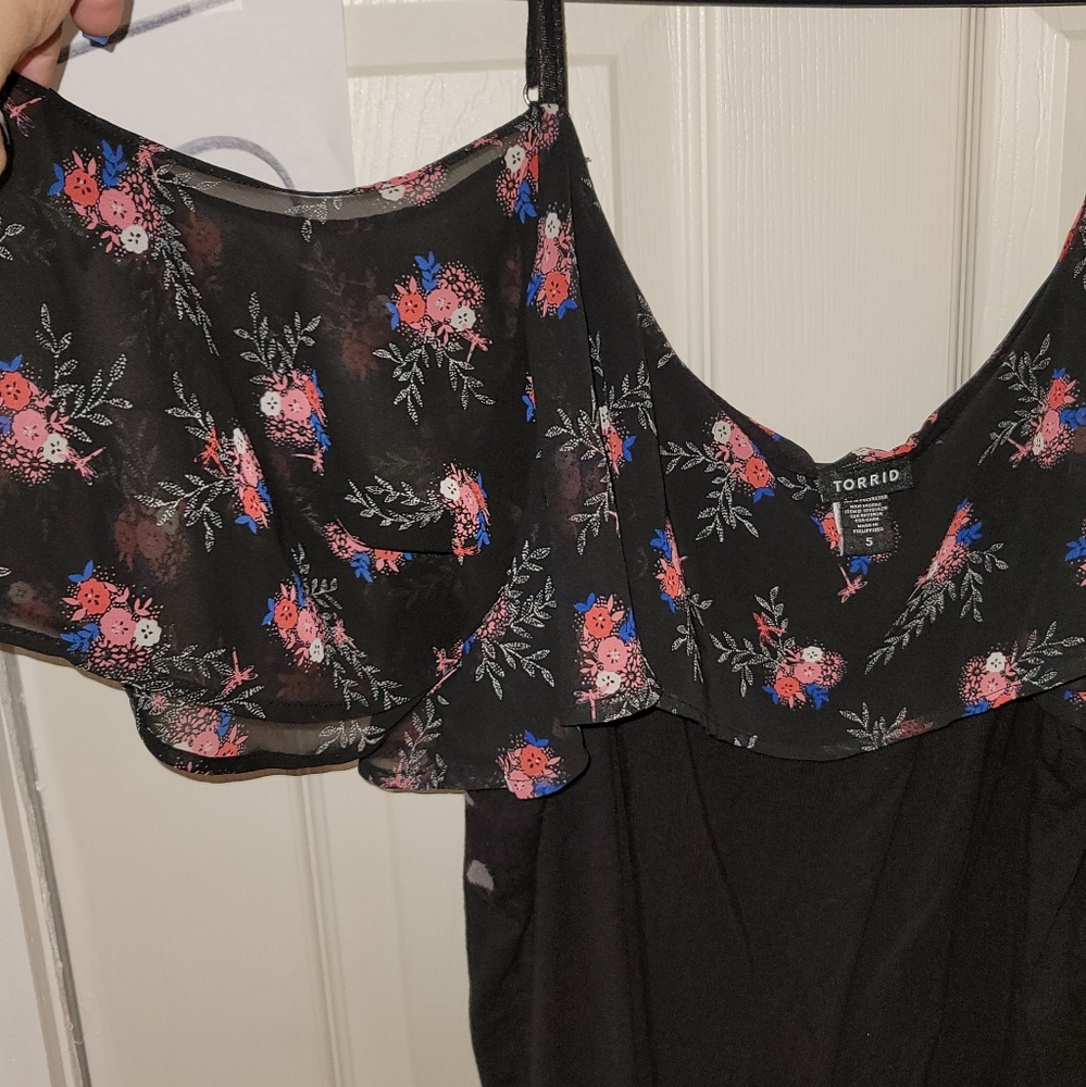 Torrid Size 5 Cold Shoulder Top - Picture 2 of 2